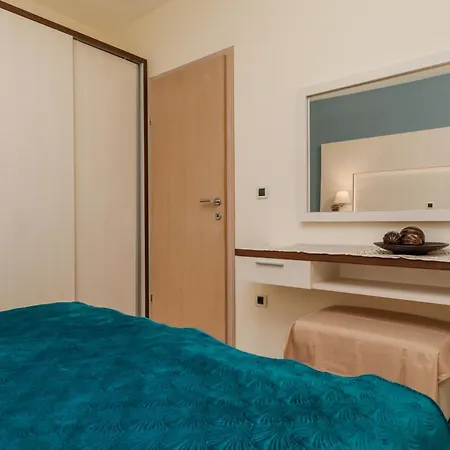 Apartment By The Sea Brela, Makarska - 20708