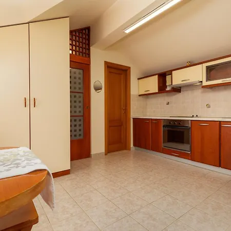 By The Sea Brela, Makarska - 20708 Apartment *