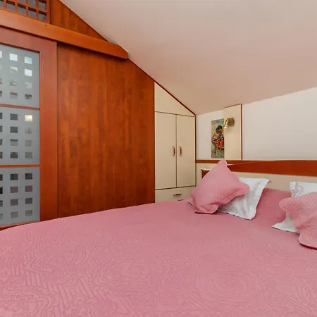 Apartment By The Sea Brela, Makarska - 20708 *