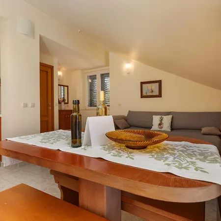 By The Sea Brela, Makarska - 20708 Apartment *